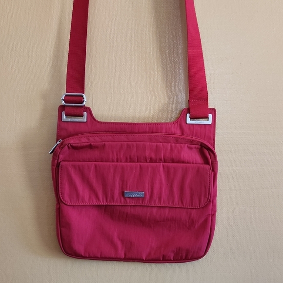 Baggallini Red Quilted Messenger Bag with‎ Water-Resistant Finish - Picture 3 of 11